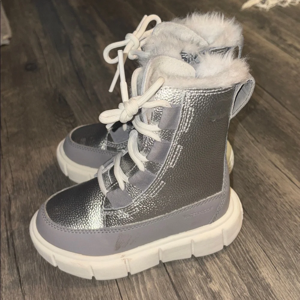 Sorel Explorer III Lace Winter Boot kids size 8: waterproof